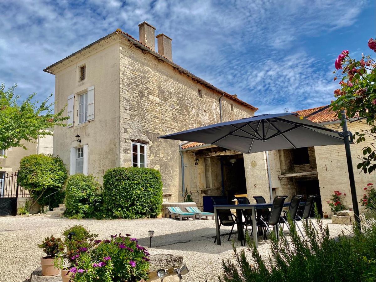 Maison Dix Tusson Exterior photo